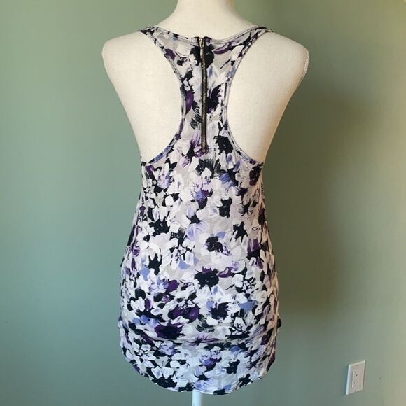 DYNAMITE Floral Top Size Extra Small - Picture 3 of 7